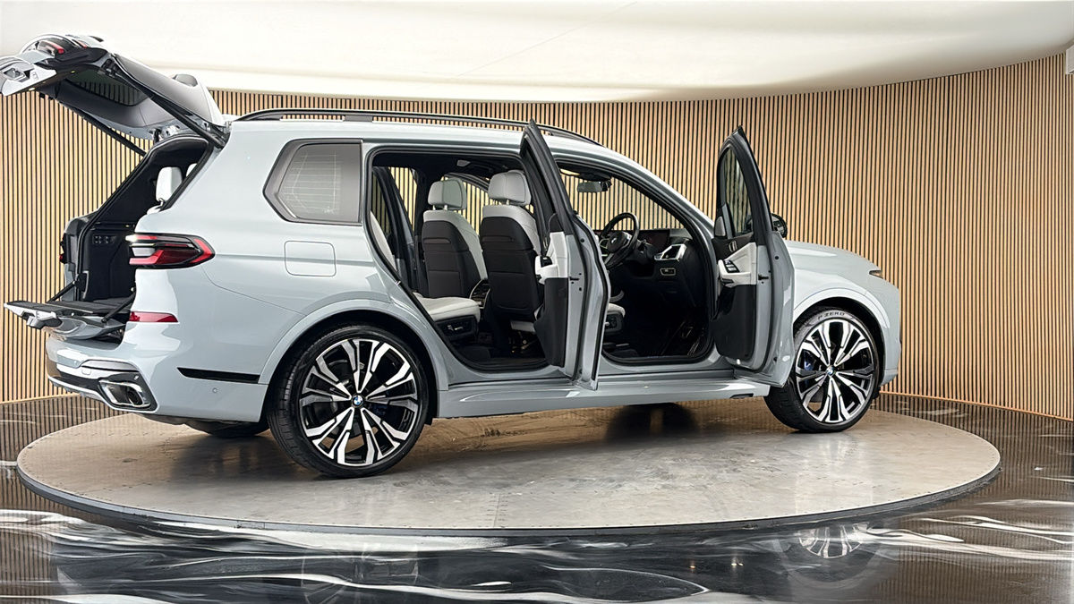 More views of BMW X7