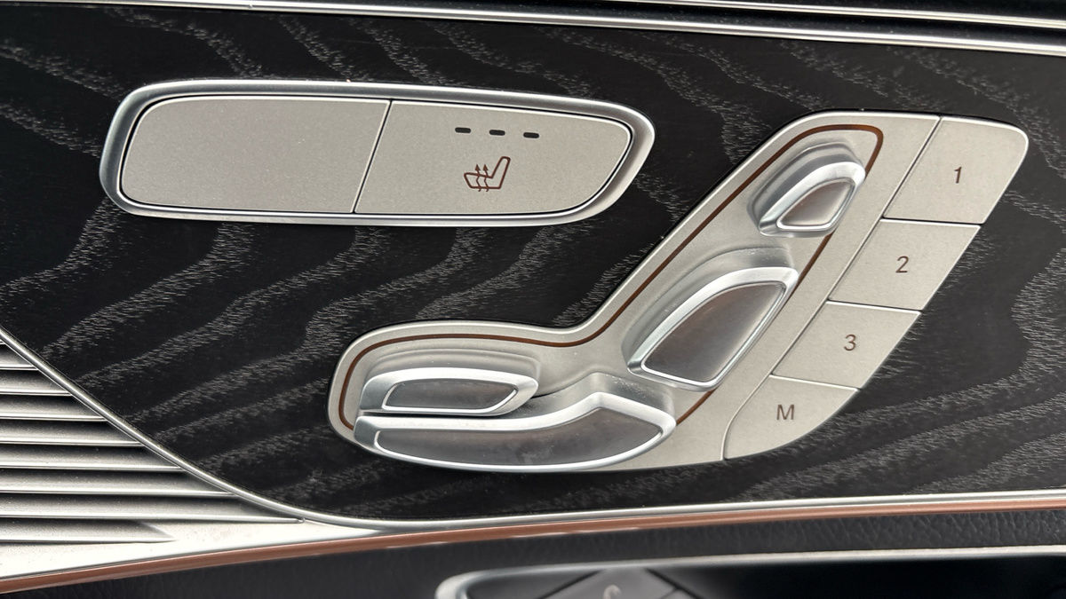 Mercedes-Benz EQC Image 26