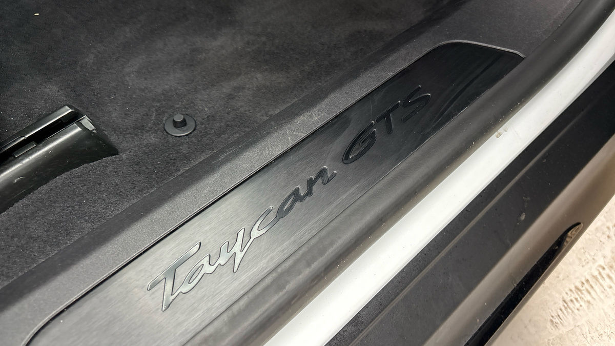 Porsche Taycan Image 26