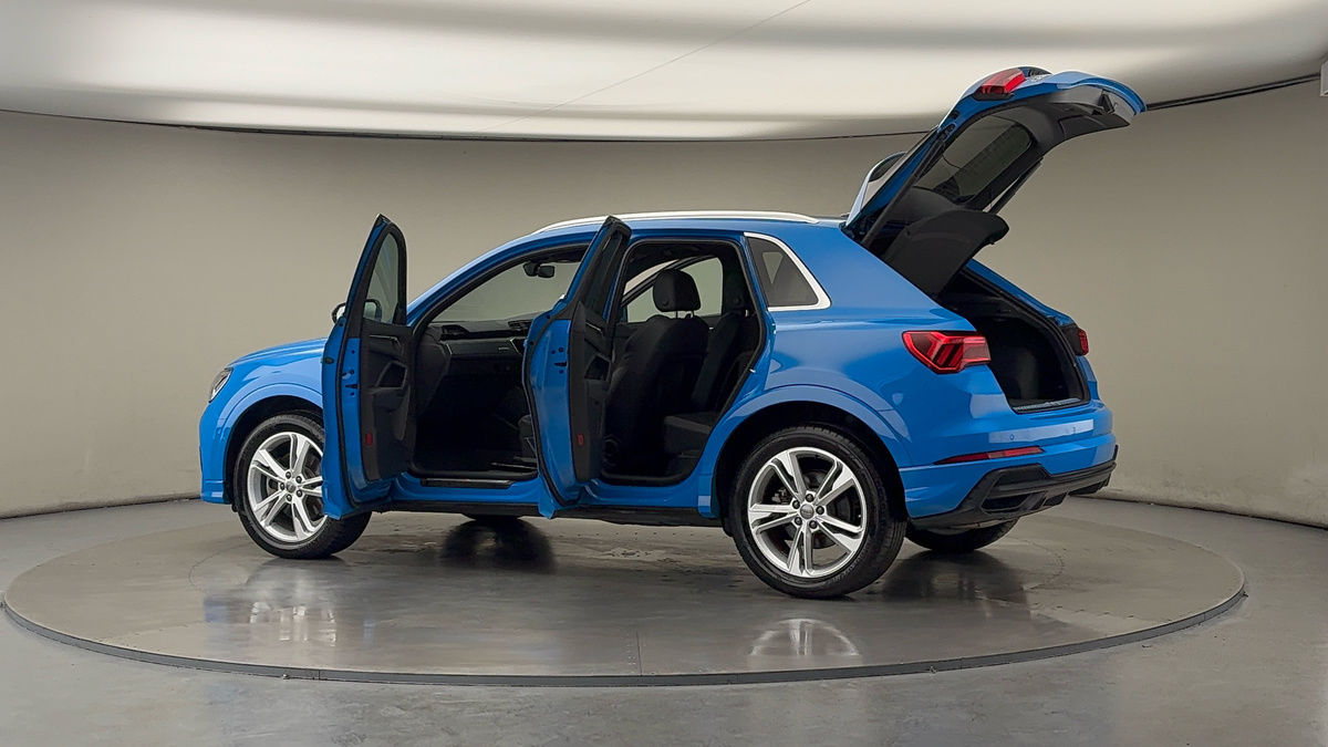 More views of Audi Q3