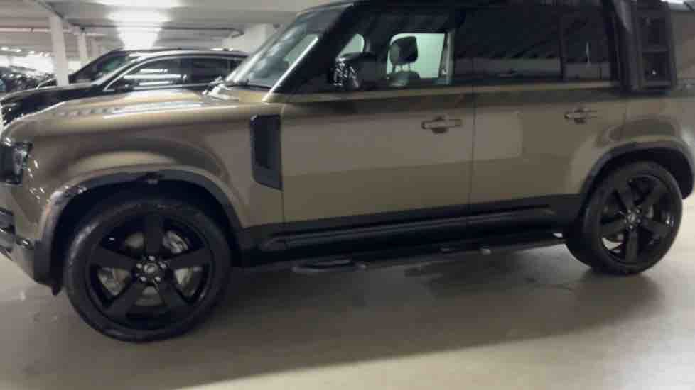 More views of Land Rover Defender 110
