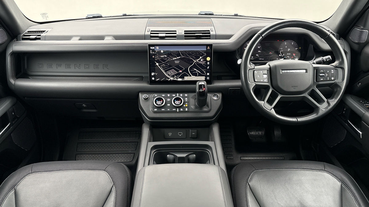 Land Rover Defender 110 Image 12