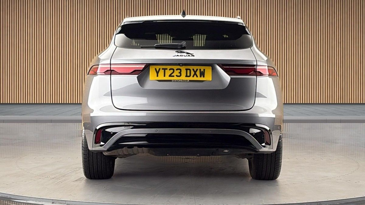 Jaguar F-PACE Image 4
