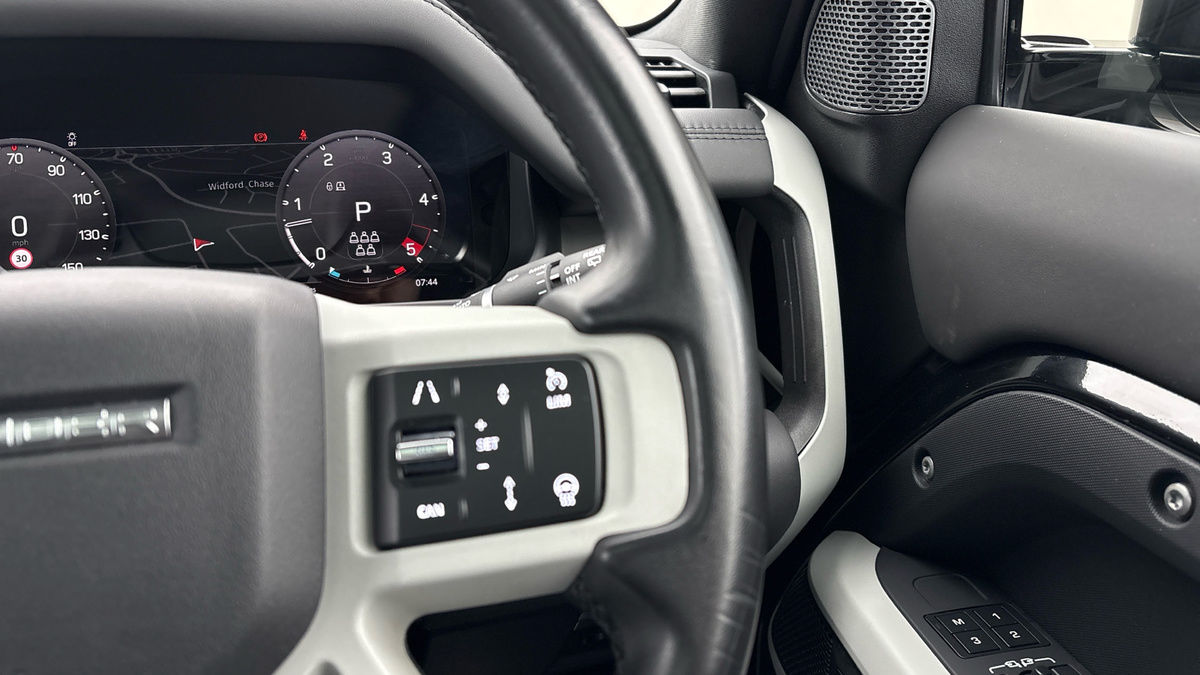 Land Rover Defender 110 Urban Image 14