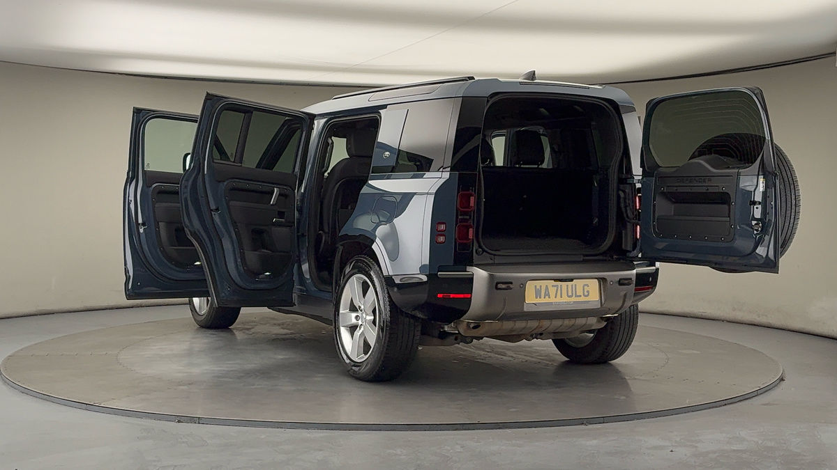 Land Rover Defender 110 Image 23