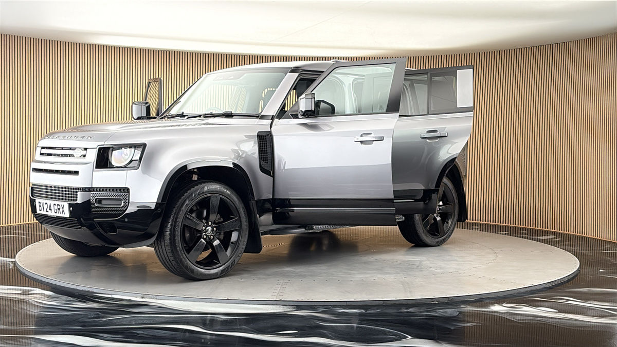 Land Rover Defender 110 Image 22