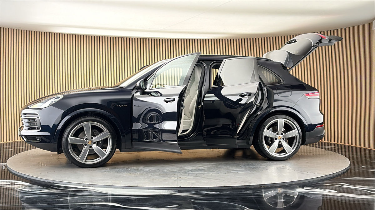 More views of Porsche Cayenne