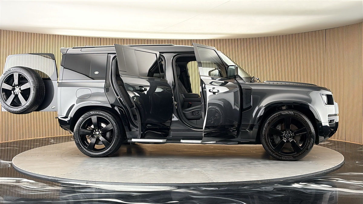 More views of Land Rover Defender 110