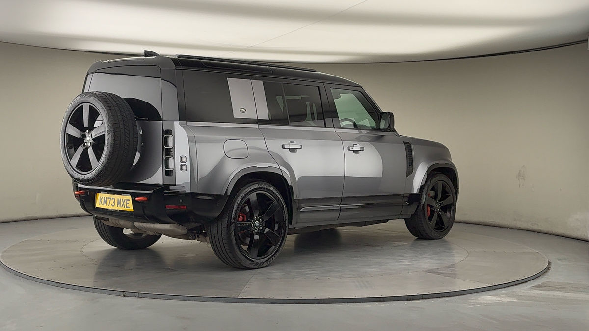 Land Rover Defender 110 Image 21