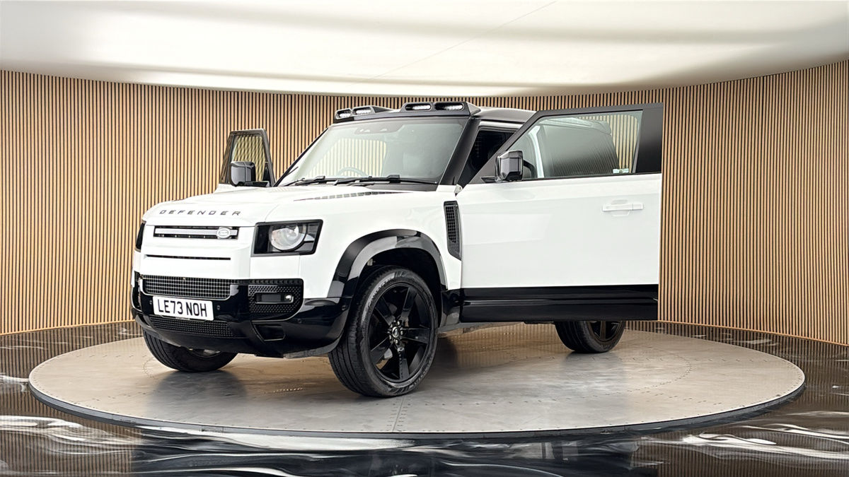 More views of Land Rover Defender 90