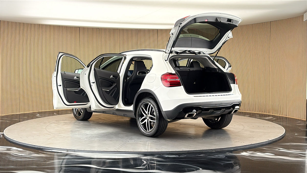 Mercedes-Benz GLA Image 23