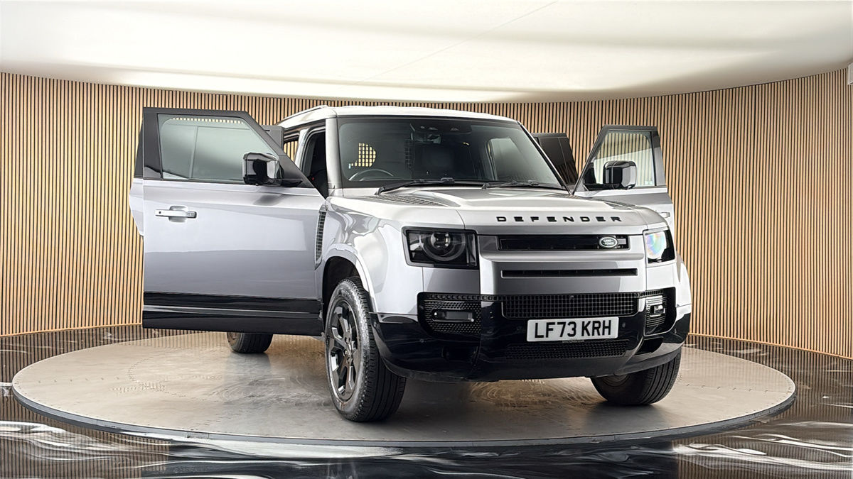 More views of Land Rover Defender 110