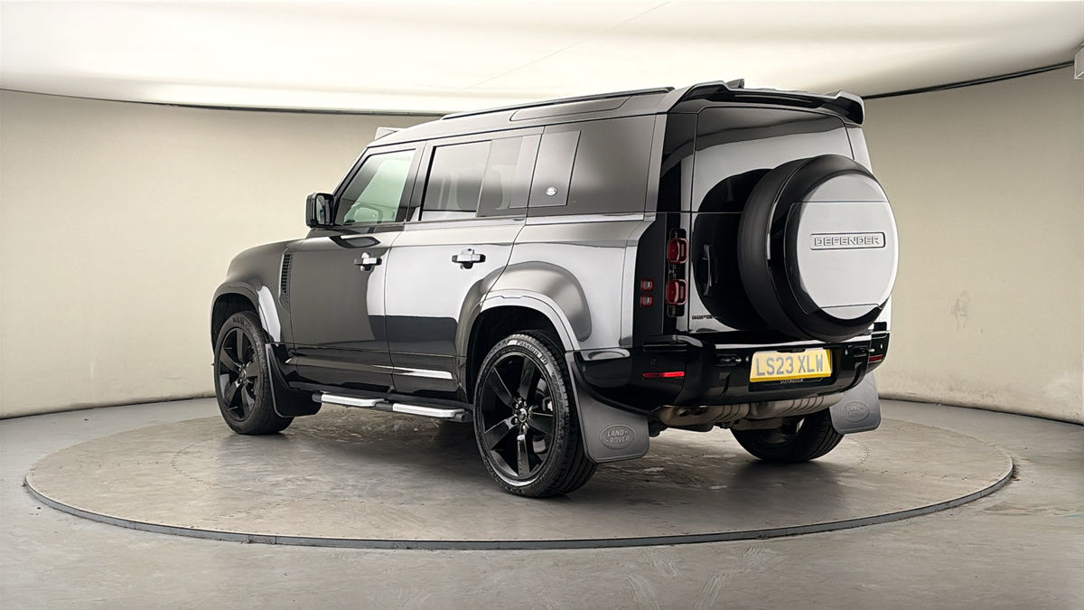 Land Rover Defender 110 Image 2