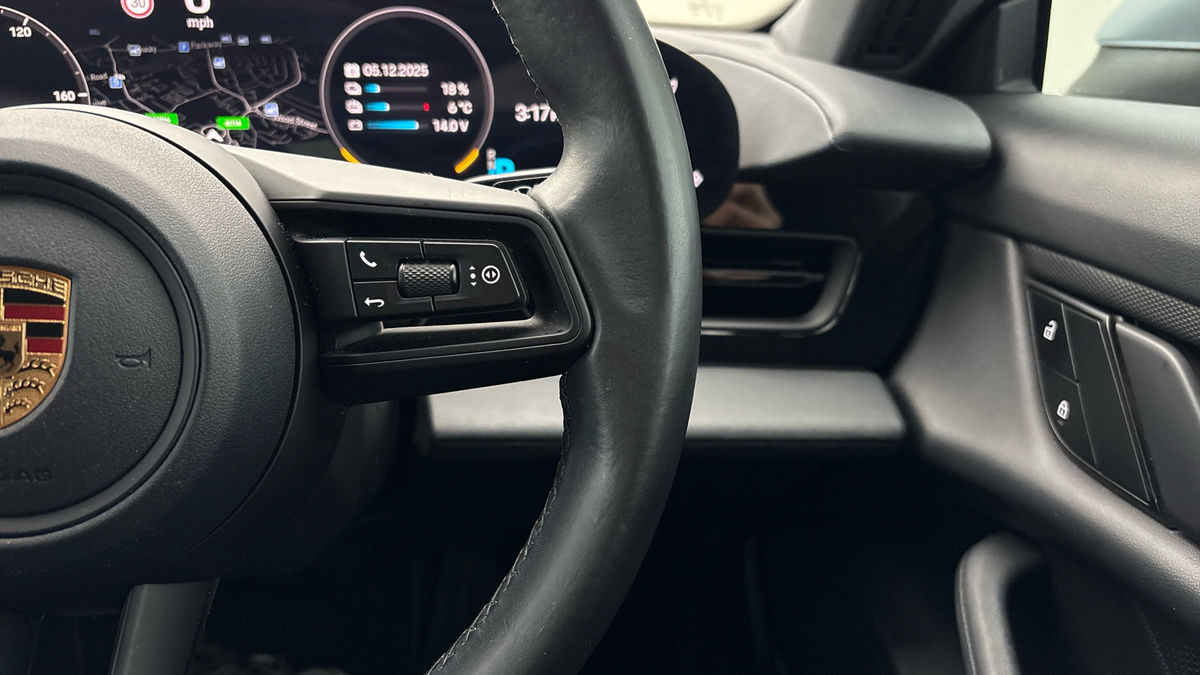 Porsche Taycan Image 14