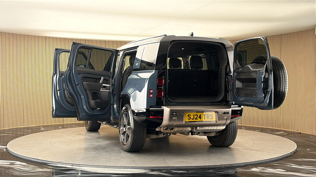More views of Land Rover Defender 110