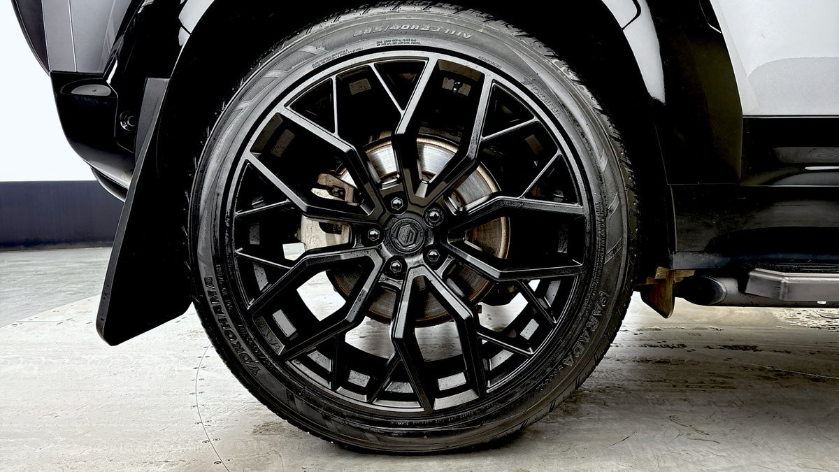 Land Rover Defender 110 Urban Image 10