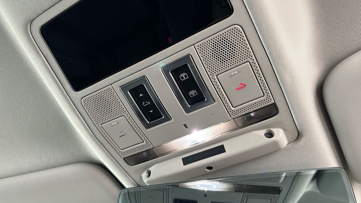 Land Rover Defender 90 Image 28
