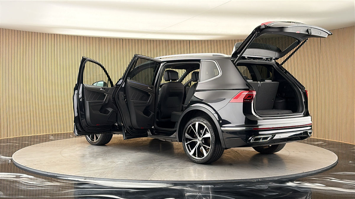 More views of Volkswagen Tiguan Allspace