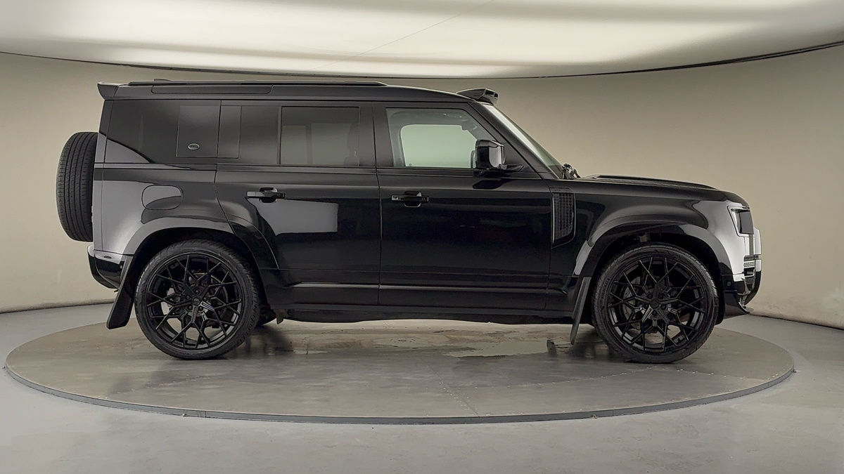 Land Rover Defender 110 Urban Image 16