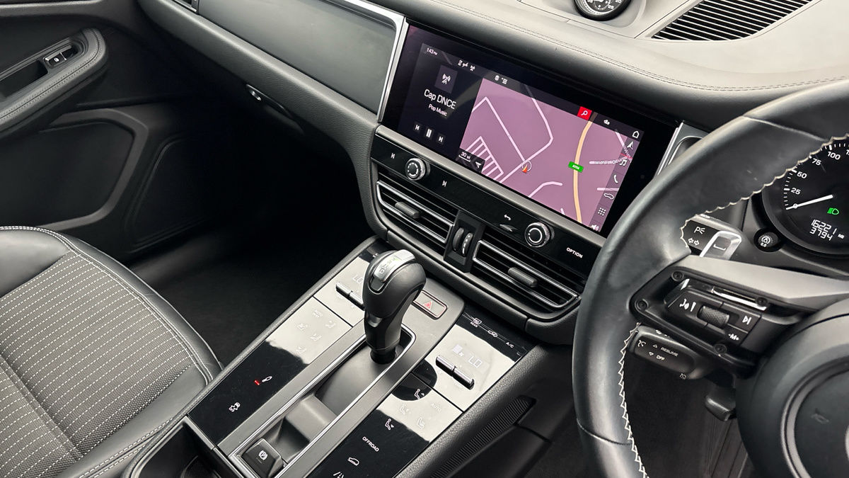 Porsche Macan Image 18