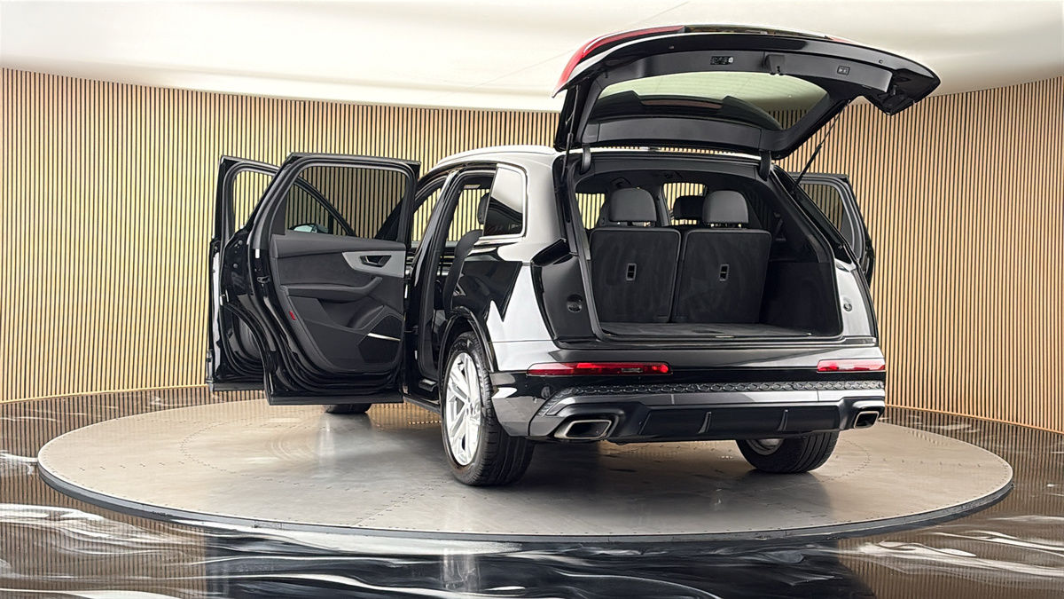 More views of Audi Q7
