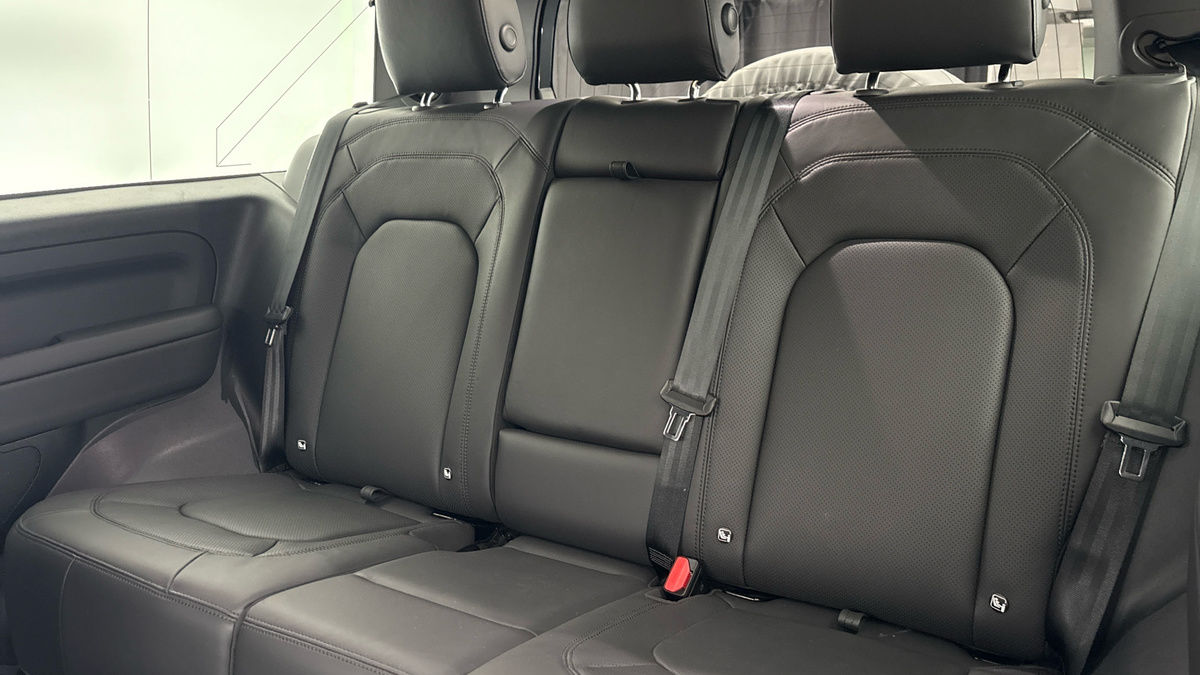 Land Rover Defender 90 Image 8