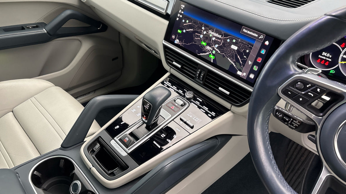 Porsche Cayenne Image 18