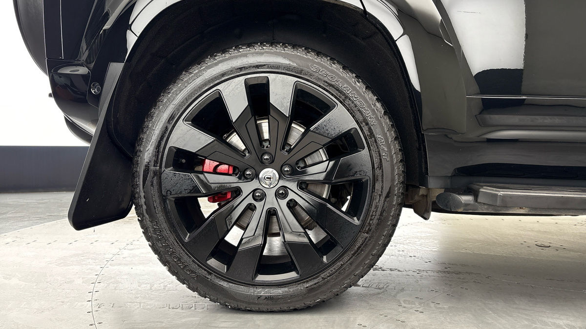 Land Rover Defender 110 Urban Image 10