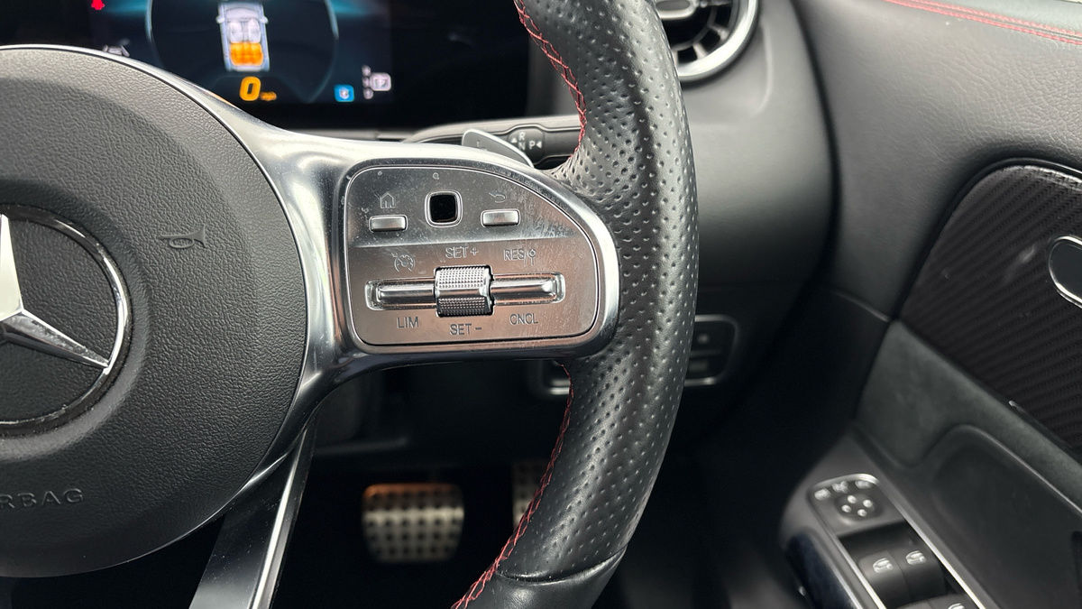 Mercedes-Benz GLA Image 14