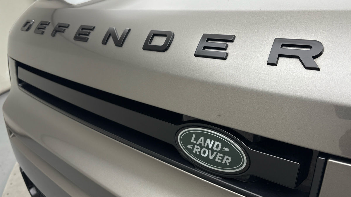 Land Rover Defender 90 Image 24