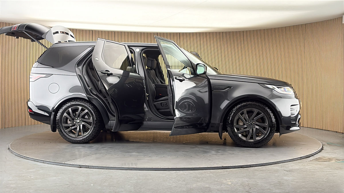 More views of Land Rover Discovery