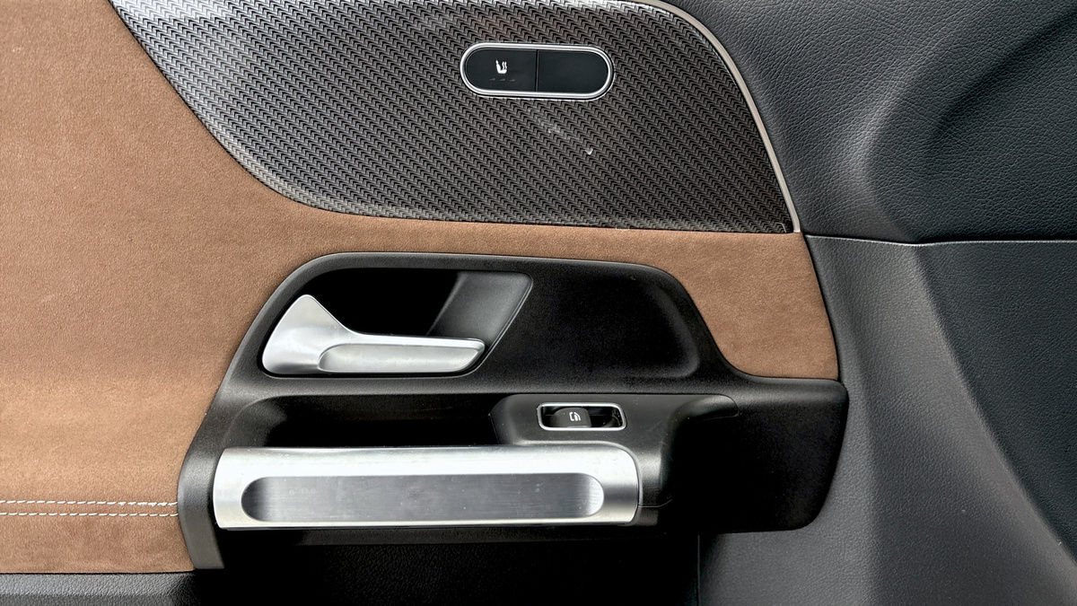 Mercedes-Benz GLB Image 19