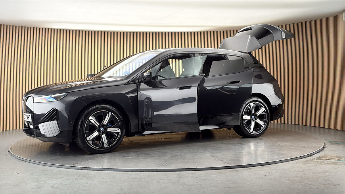 More views of BMW iX