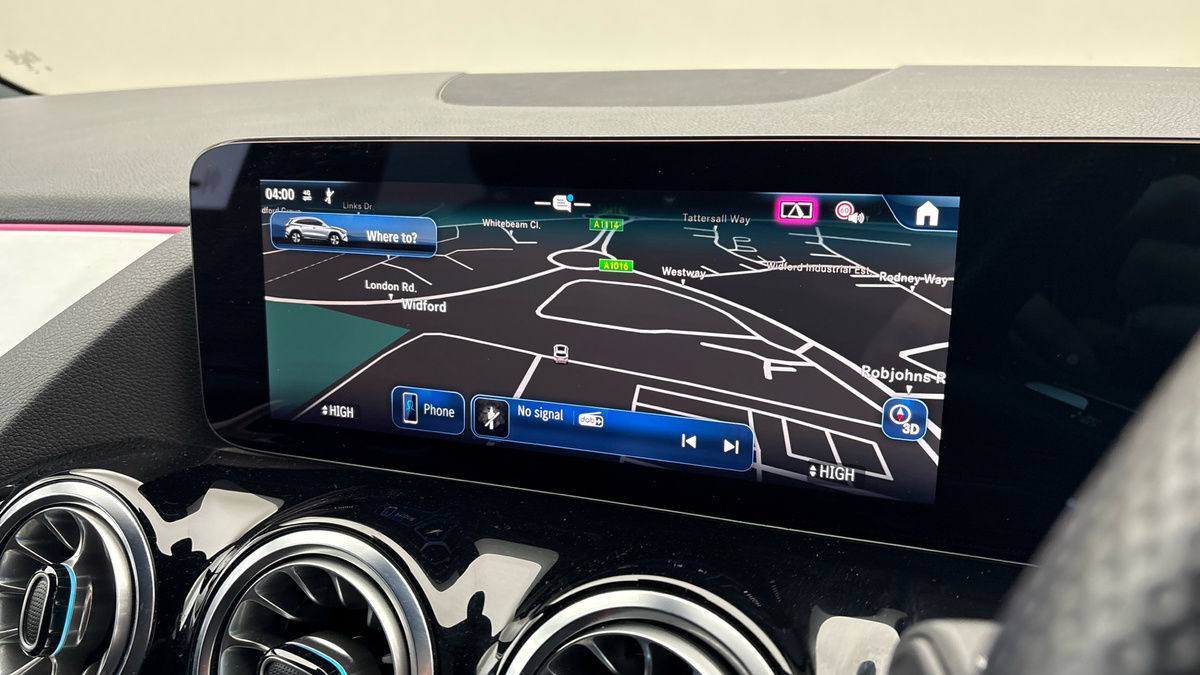 Mercedes-Benz GLA Image 17