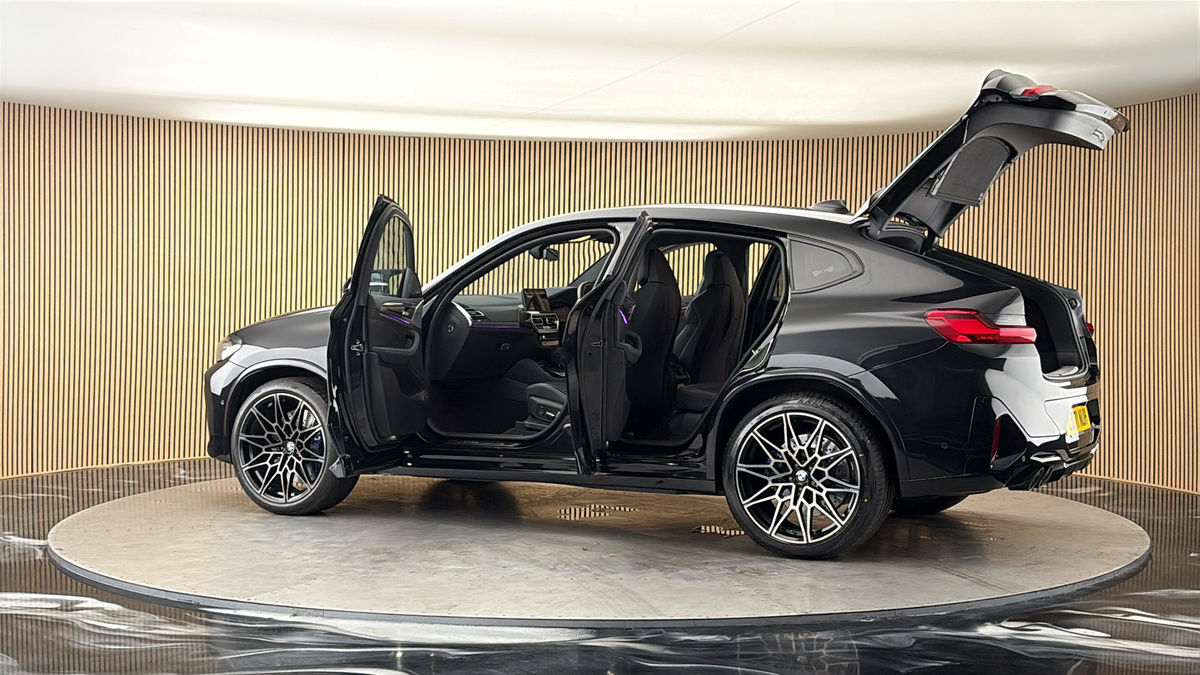 More views of BMW X4 M