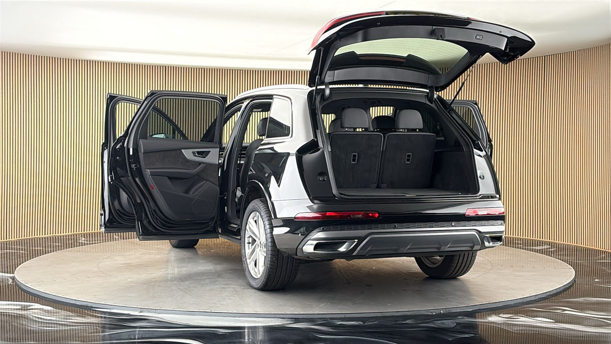 More views of Audi Q7