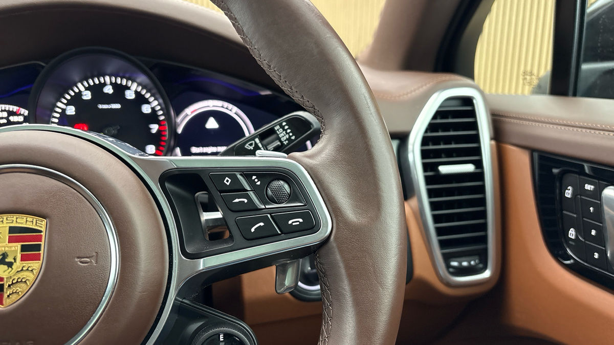 Porsche Cayenne Image 14