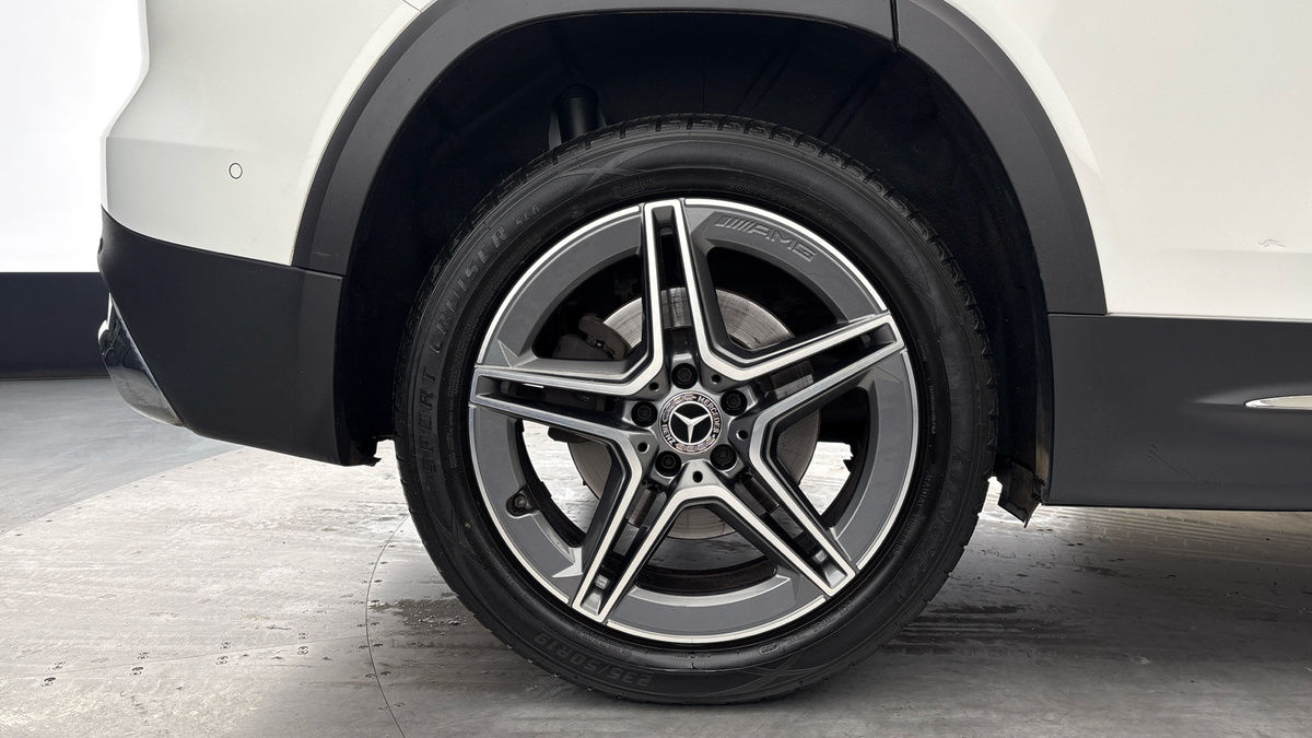 Mercedes-Benz GLB Image 10