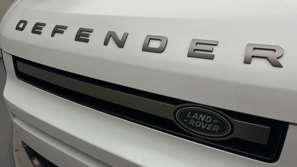 Land Rover Defender 110 Image 24