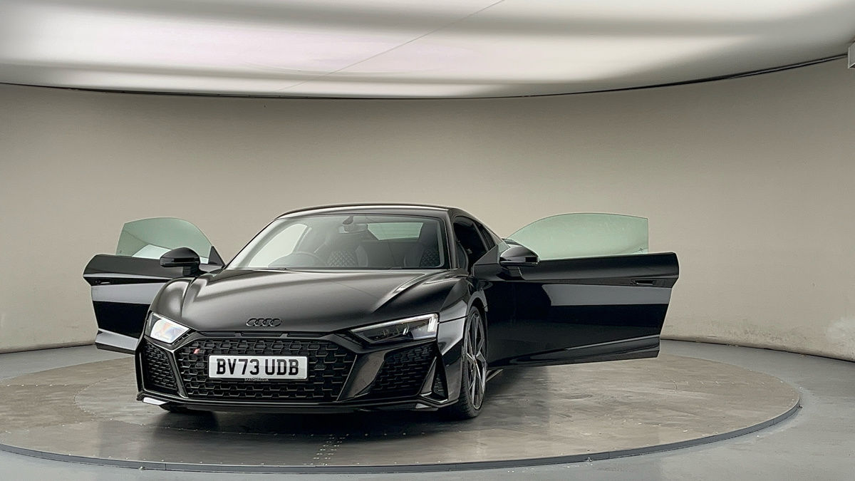 More views of Audi R8