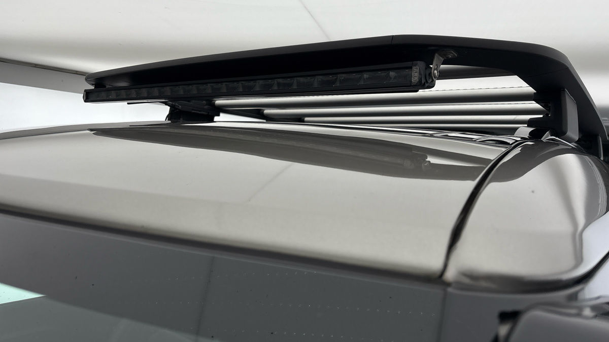 Land Rover Defender 90 Image 25