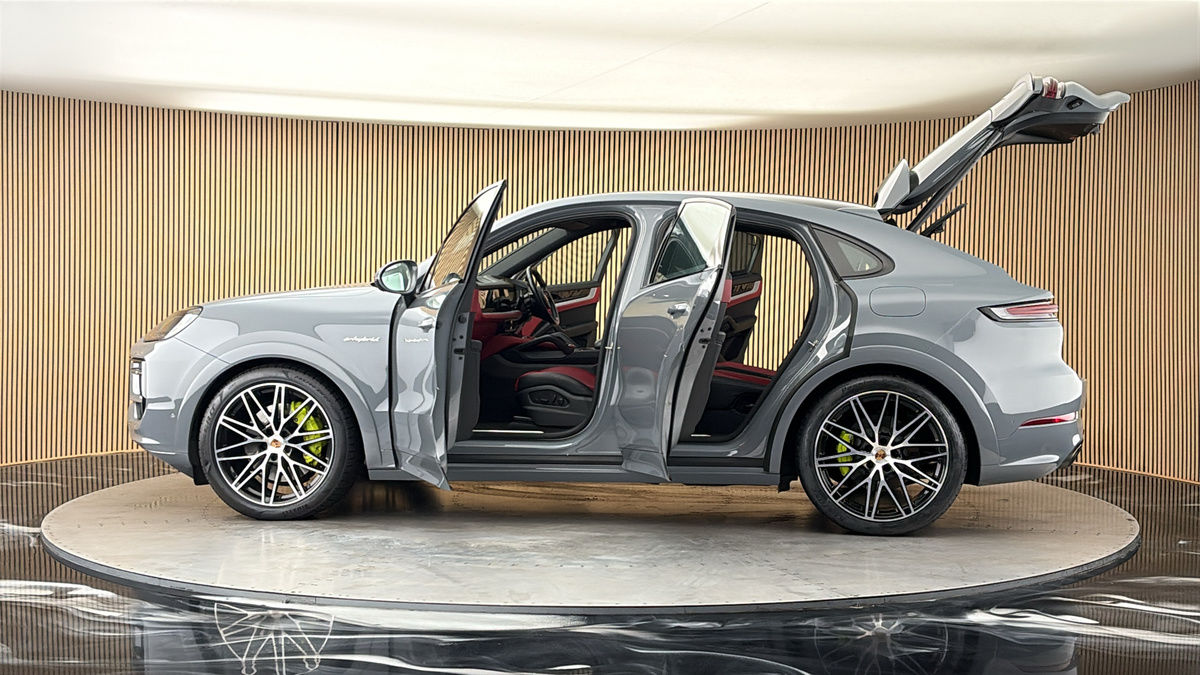 More views of Porsche Cayenne