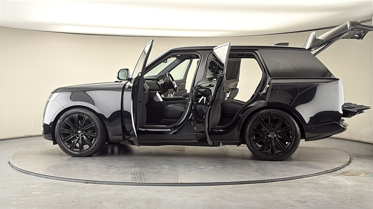 More views of Land Rover Range Rover