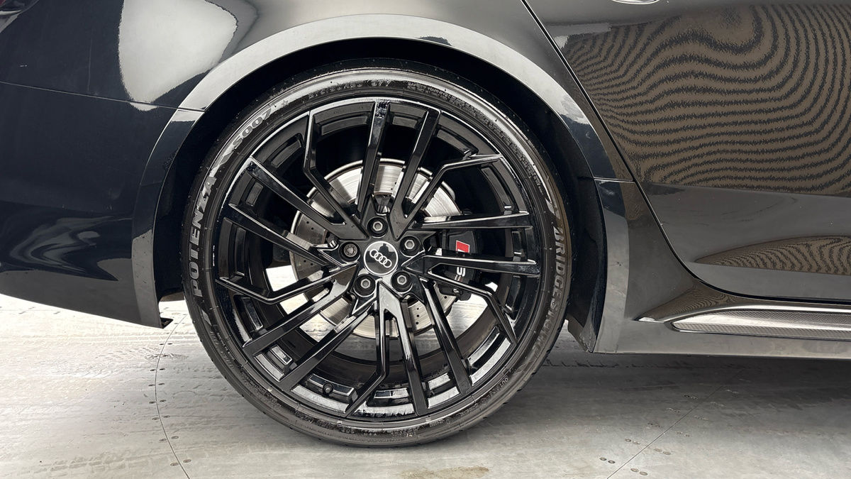Audi RS4 Avant Image 10
