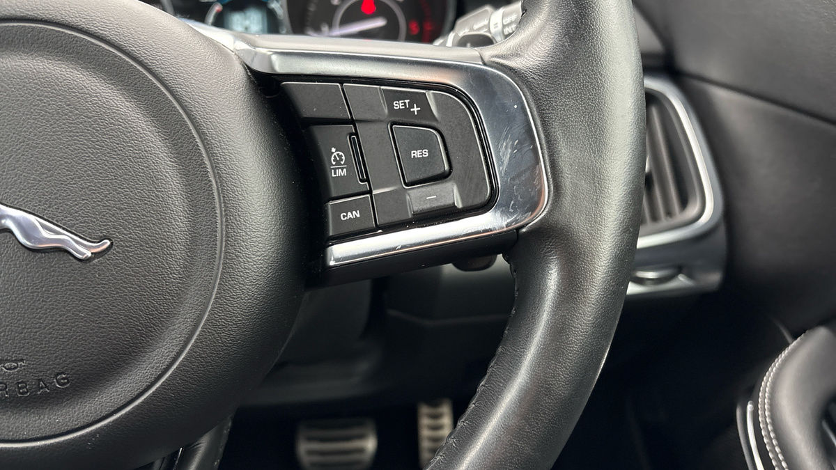 Jaguar E-PACE Image 14