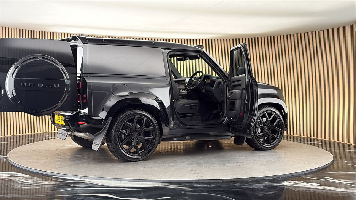 More views of Land Rover Defender 90