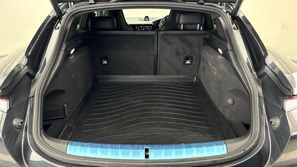 Porsche Taycan Image 12