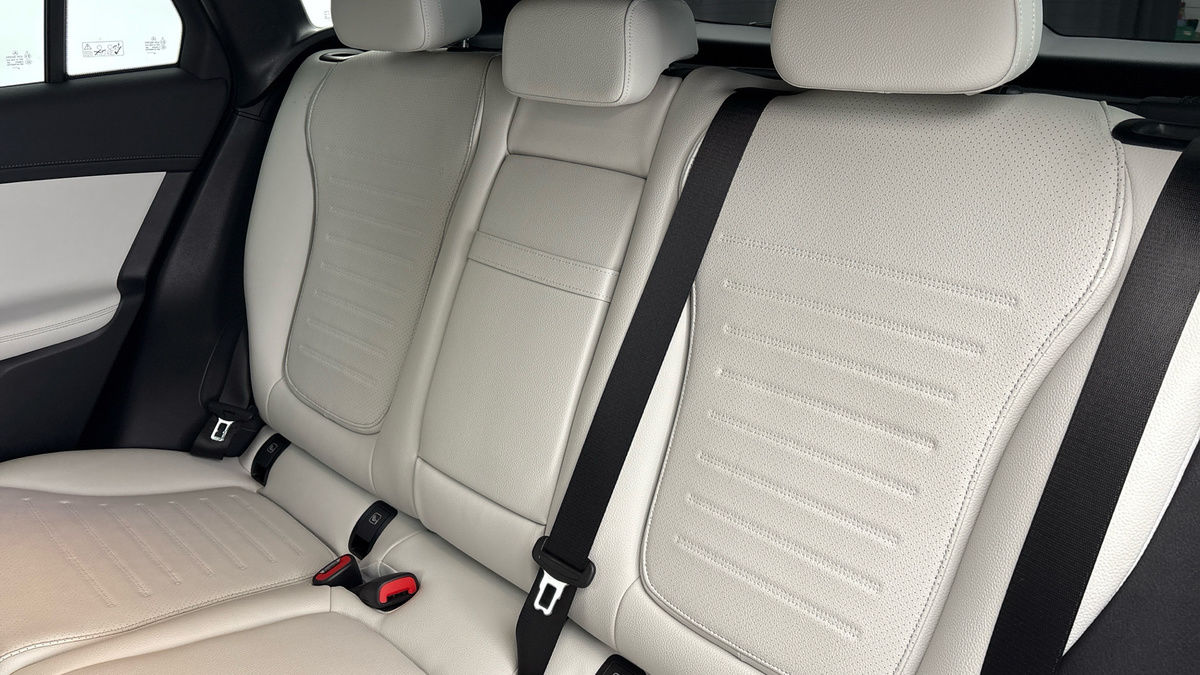 Mercedes-Benz GLC Image 8