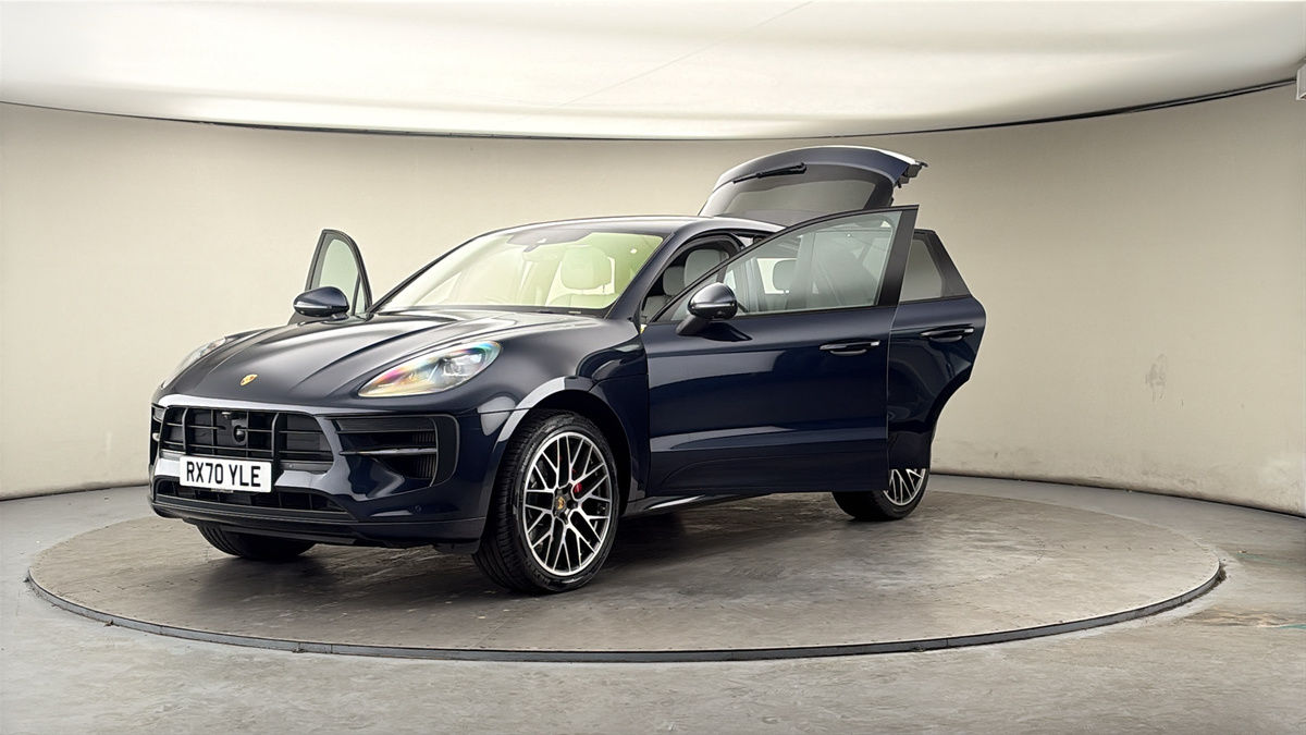 More views of Porsche Macan