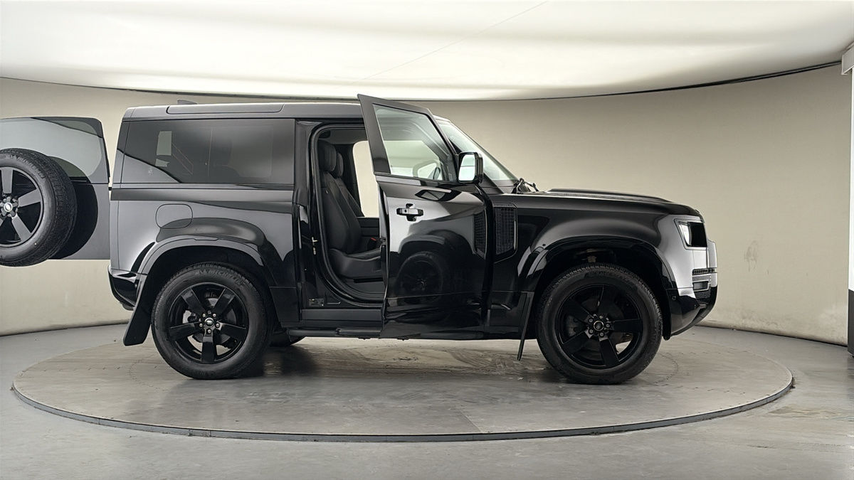 More views of Land Rover Defender 90